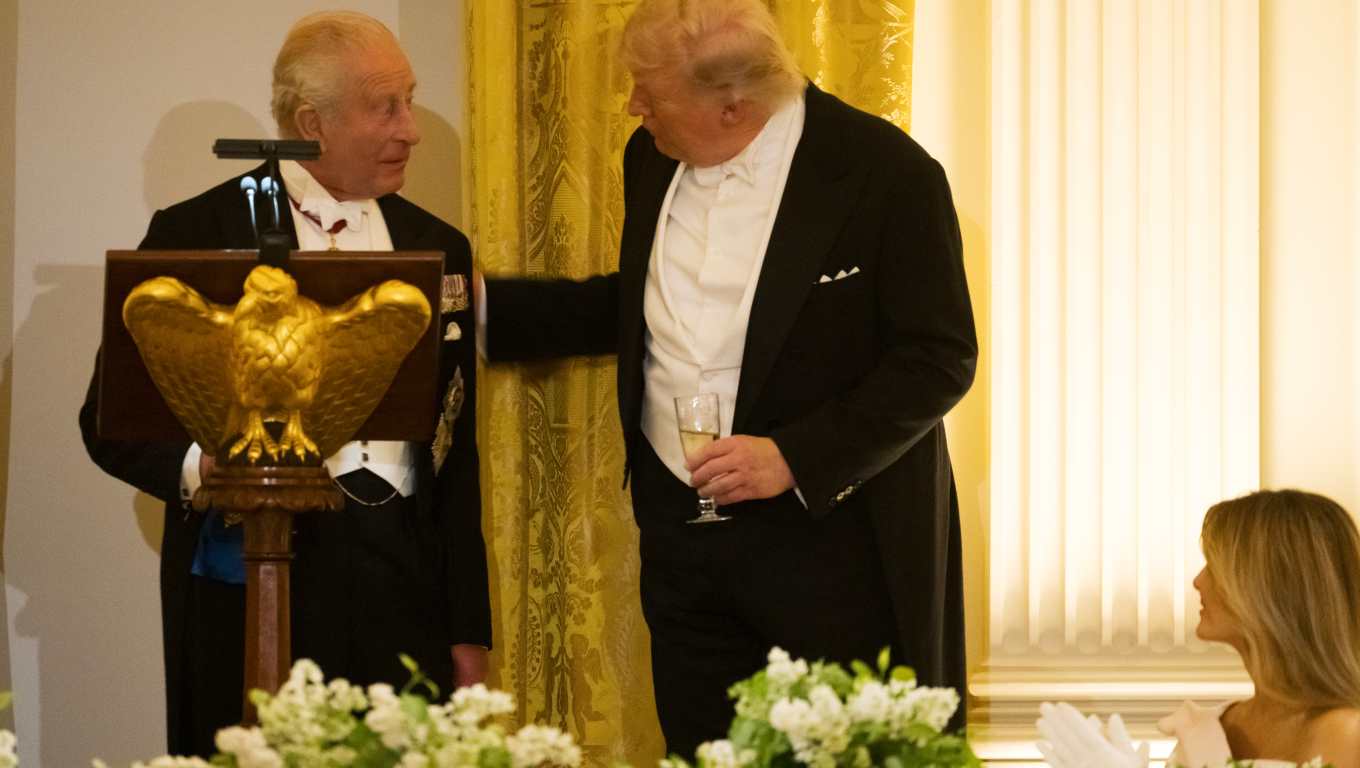 El rey Carlos III y la reina Camilla asisten a la cena de Estado en la Casa Blanca