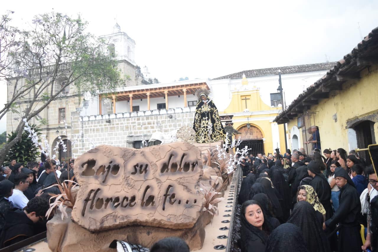 ESCUELA DE CRISTO VIERNES SANTO ANTIGUA GUATEMALA'