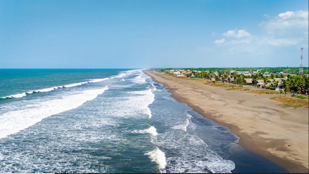 Cuatro rutas conectan Ciudad de Guatemala con El Paredón: autopista Palín-Escuintla (2 h 44 min), Siquinalá (3 h 25 min), Carretera Vieja Palín (2 h 51 min) e Interamericana–Antigua (3–4 horas). (Foto, Prensa Libre: cortesía Inguar)