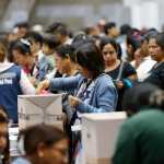 Peruanos participan de las elecciones presidenciales en Chile