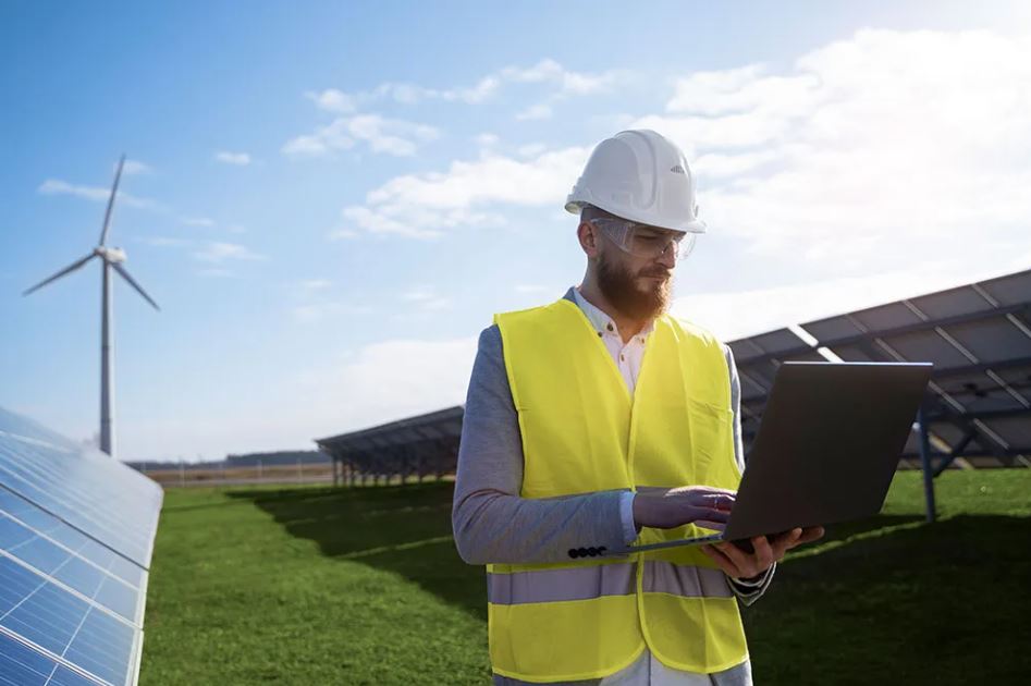 Energía eléctrica persona supervisando generadoras SS