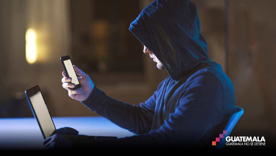 Guatemaltecos en alerta por estafas digitales y robo de datos por WhatsApp y Facebook