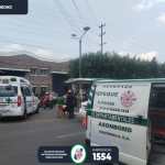 Socorristas de los Bomberos Municipales Departamentales atienden a varios heridos tras un accidente de tránsito en la calzada Luis Flores Asturias, en Coatepeque, Quetzaltenango. (Foto Prensa Libre: CBMD)