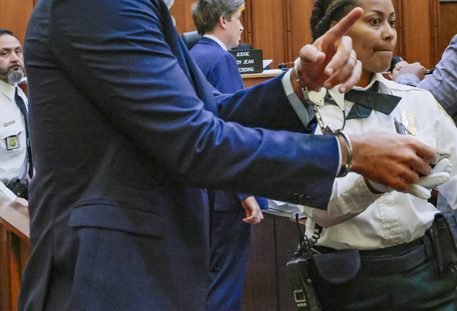 “Es usted muy graciosa”: el caso del preso que se rió al ser condenado a cadena perpetua en Florida