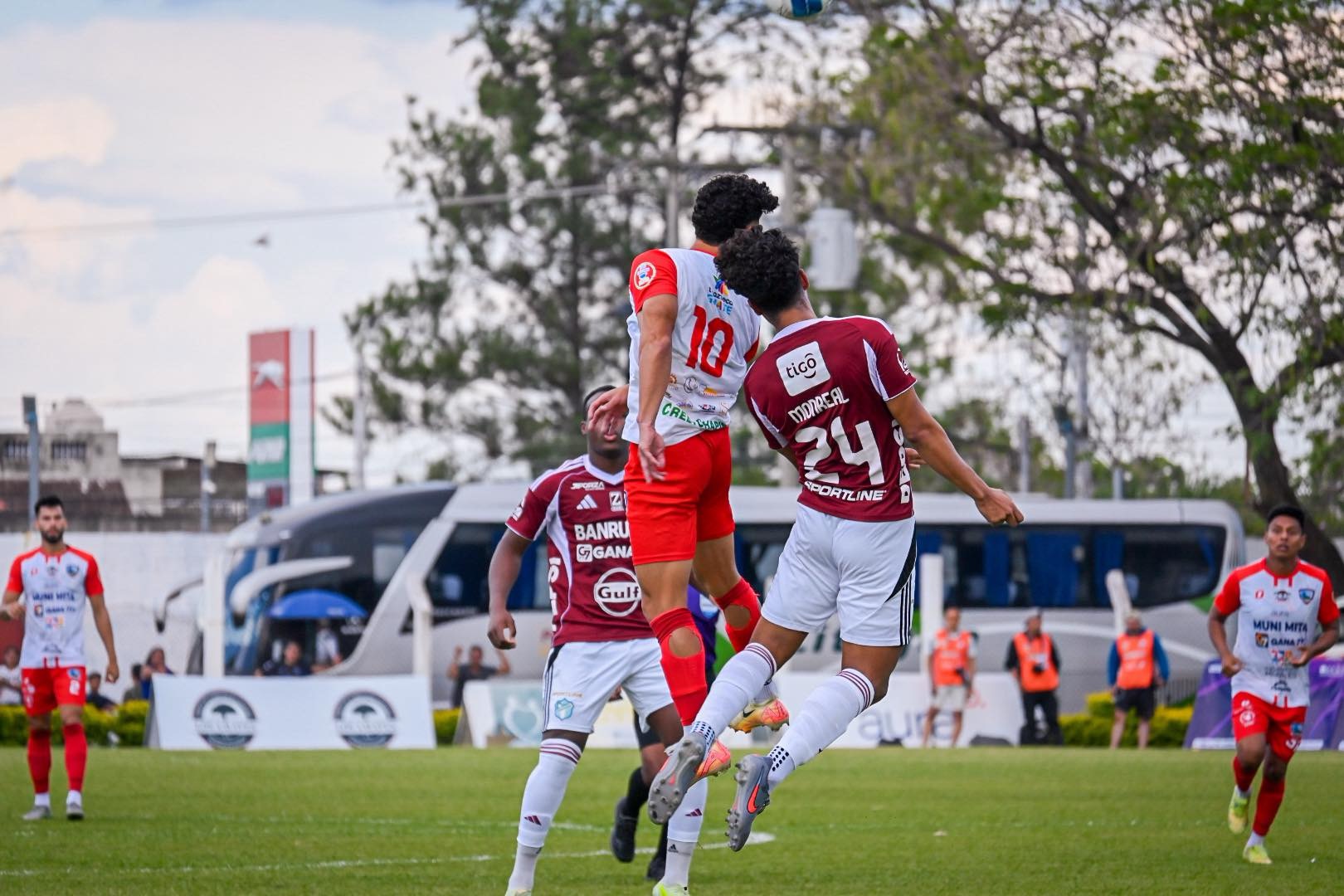 Mictlán y Comunicaciones empatan 1-1 y le abren la puerta a sus rivales directos en la tabla acumulada