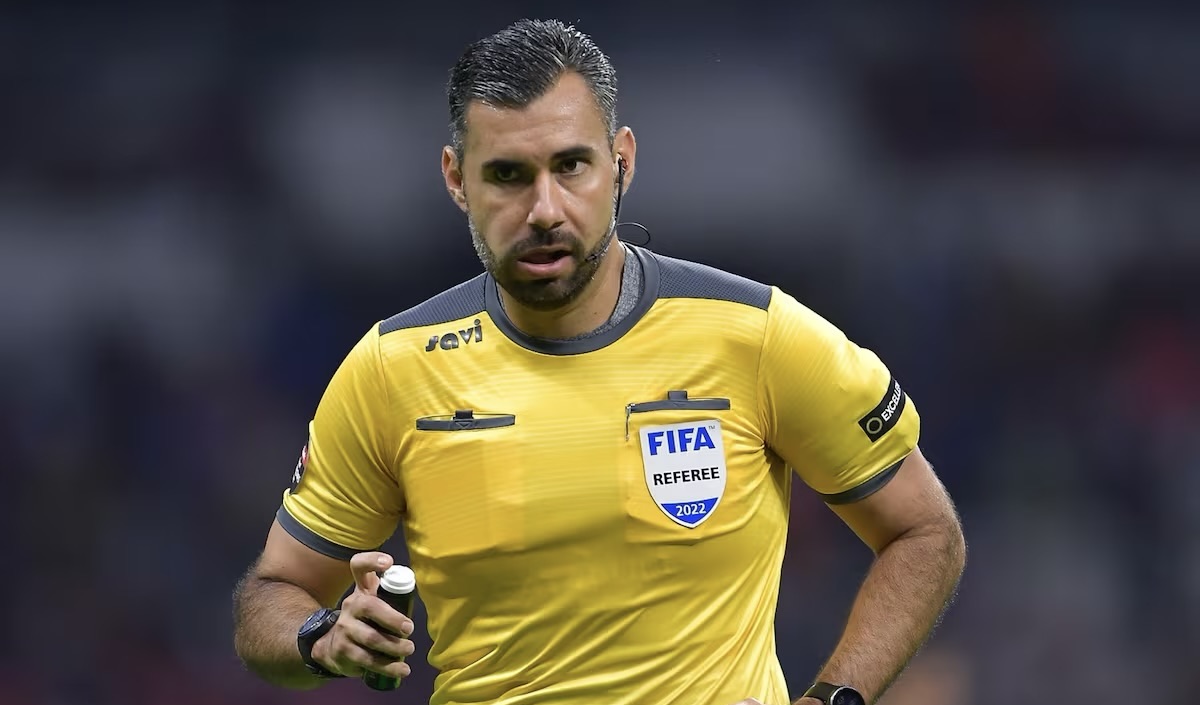 Mario Escobar queda fuera de la lista de árbitros del Mundial 2026