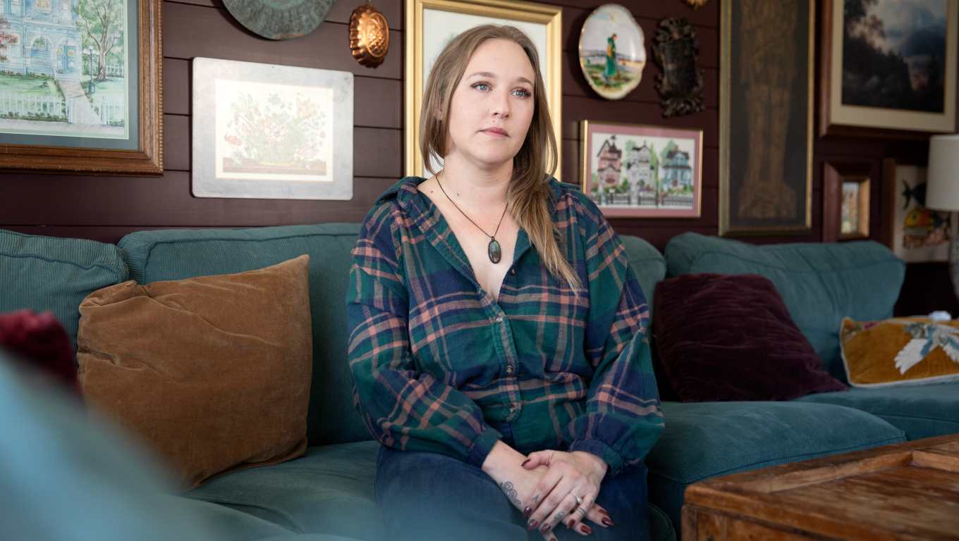 Vacunan a sus hijos pese a desconfiar del método.