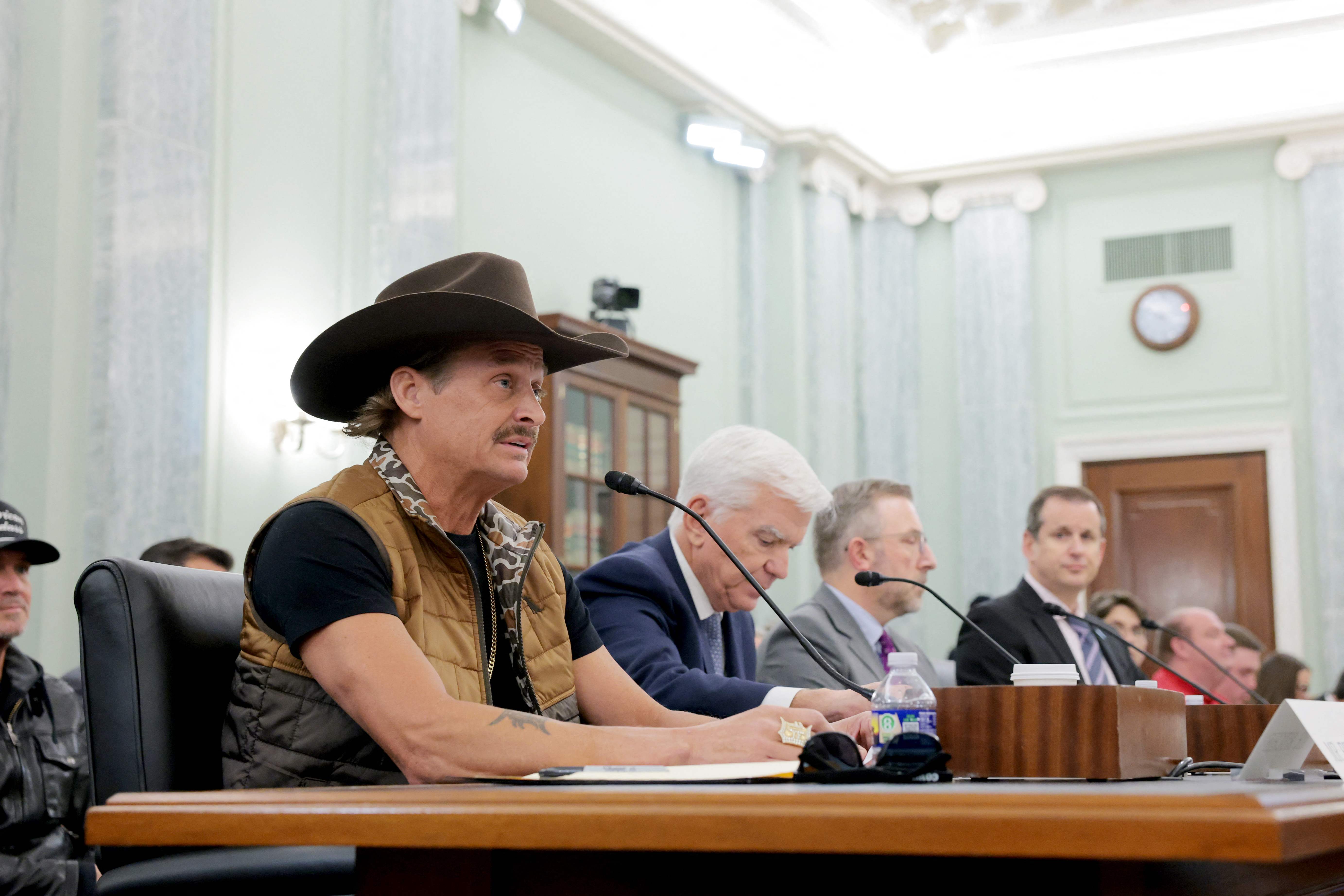 Video muestra cómo dos helicópteros sobrevuelan la casa de Kid Rock y qué dijo EE. UU. del caso