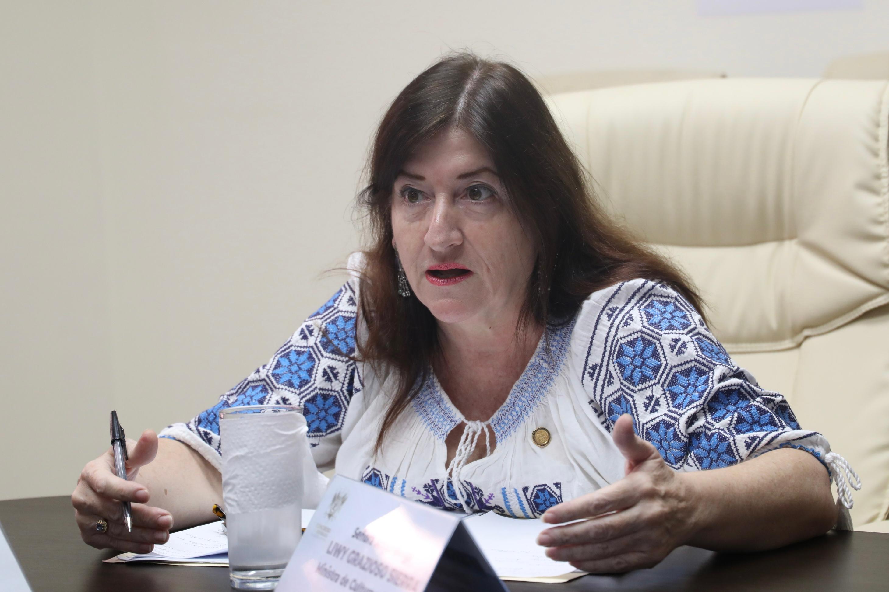 La ministra de Cultura y Deportes, Liwy Grazioso, presentó su renuncia previo a la Semana Santa, la cual fue aceptada por el presidente Bernardo Arévalo confirmó este lunes 6 de abril del 2026 en una conferencia de prensa.