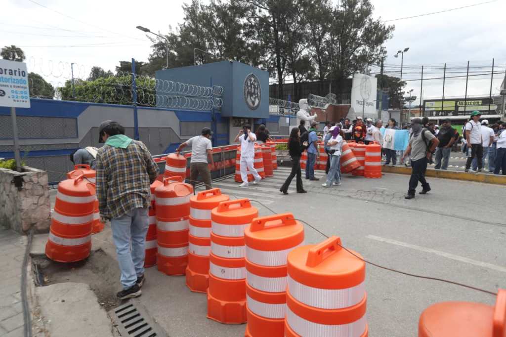 MANIFESTACIÓN EN INGRESO A LA USAC