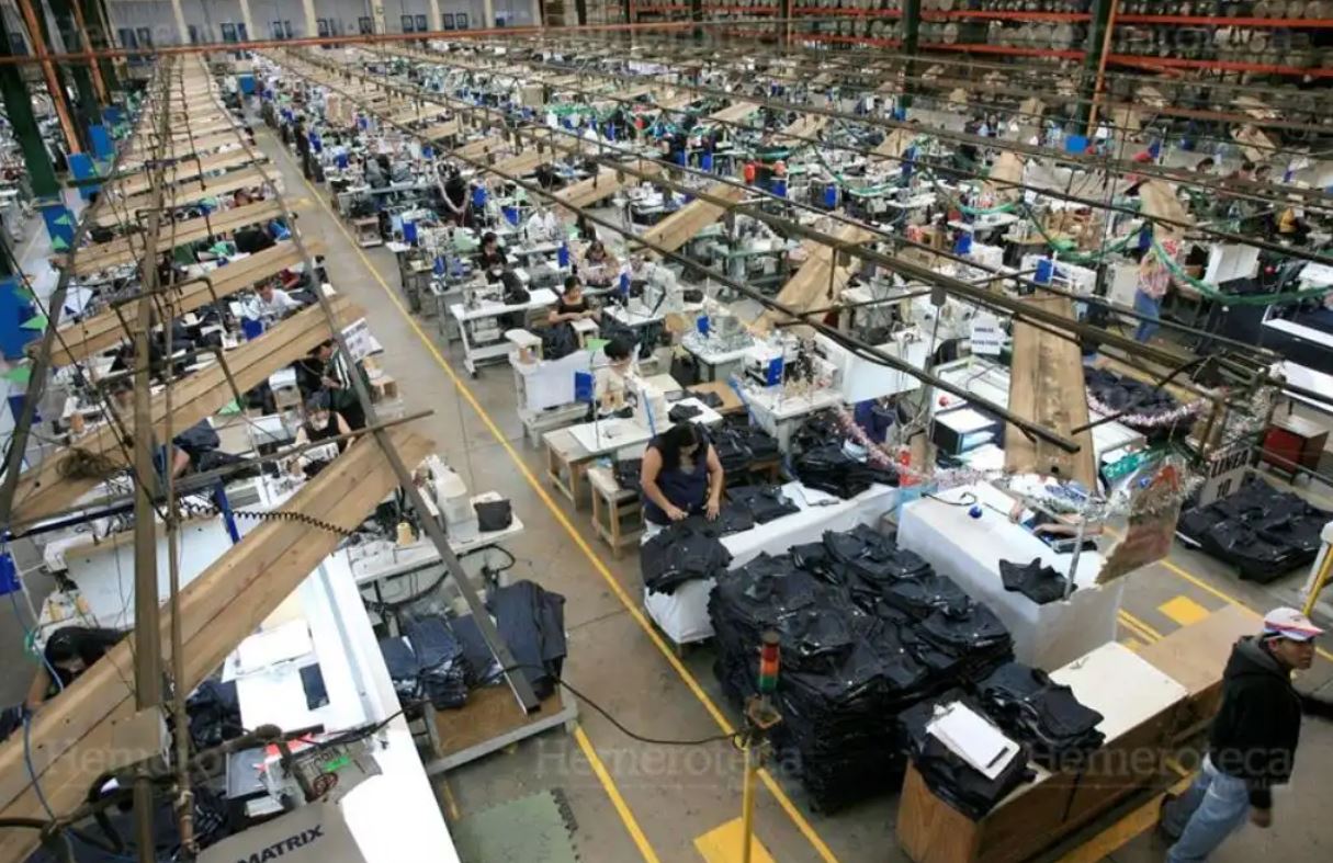 Maquilas personas trabajando 3 Foto HPL