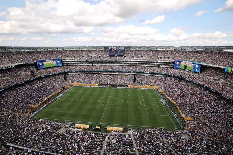 Fifa vende el césped de la final del Mundial 2