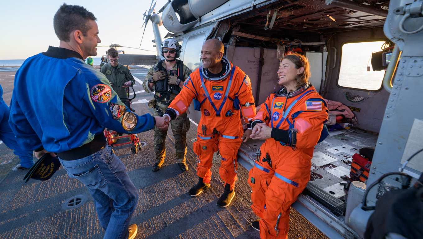 Artemis II: astronautas dicen que aún sienten que flotan tras regresar