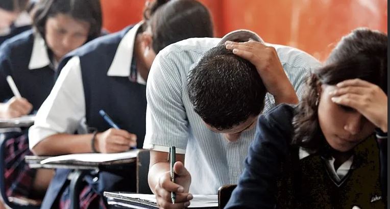 La Comisión de Finanzas del Congreso conocerá la solicitud de un préstamo por US$100 millones con el Banco Interamericano de Desarrollo (BID), destinado a la expansión de la cobertura de educación media. (Foto Prensa Libre: Hemeroteca PL)