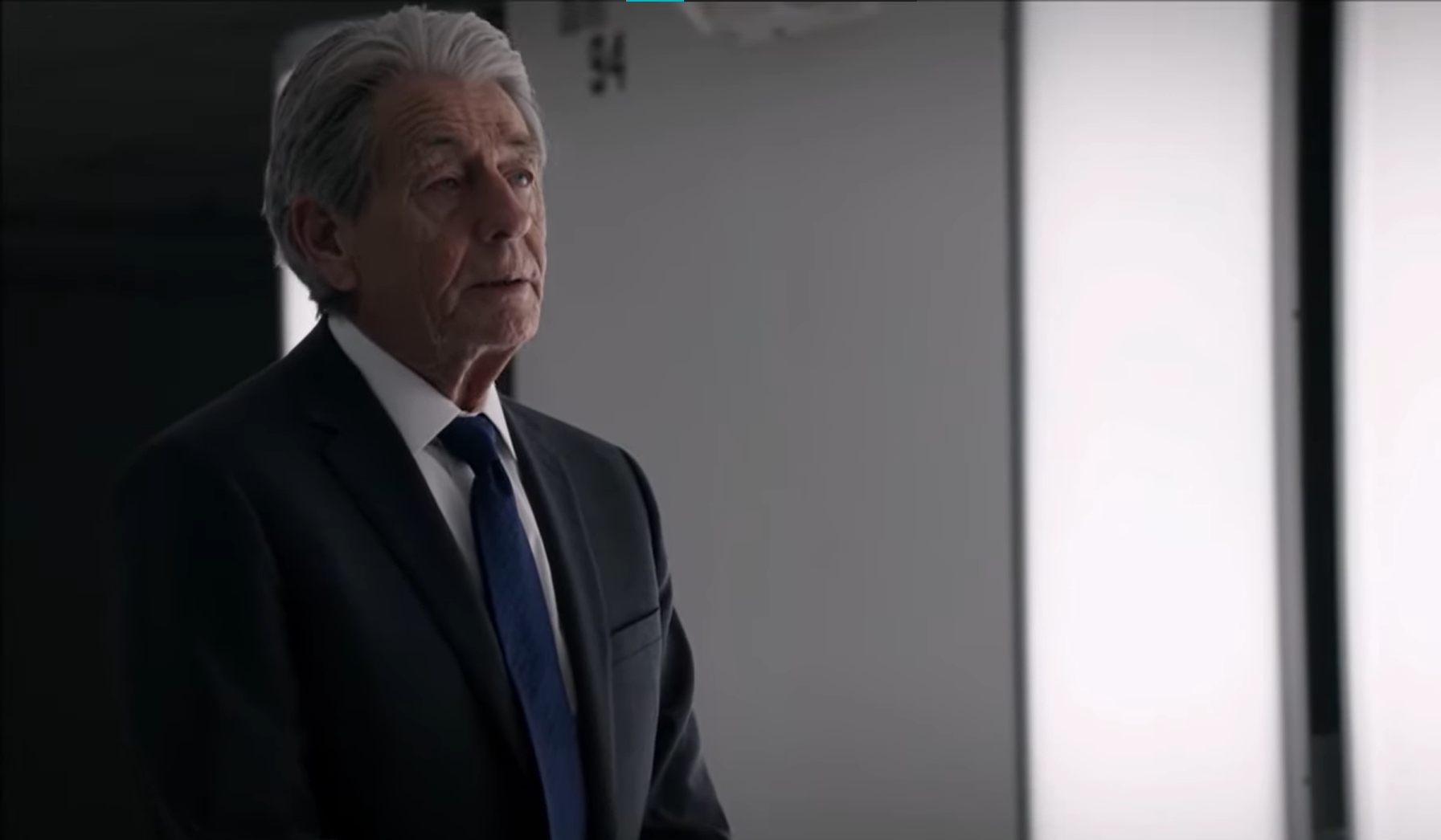 Muere John Nolan, actor británico reconocido por la saga de Batman y por su papel de villano en “Person of Interest”