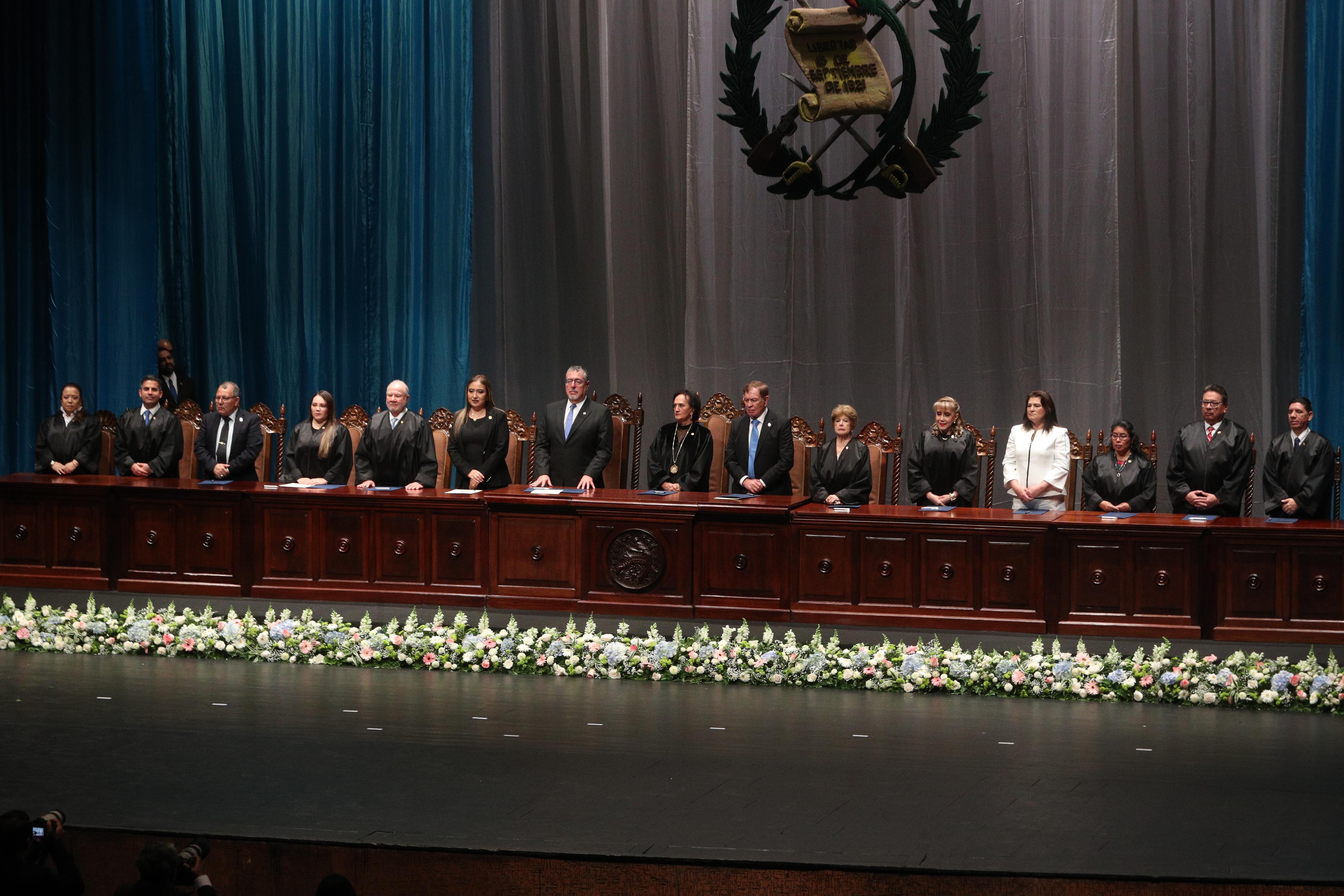 La novena magistratura de la Corte de Constitucionalidad (CC) se instaló en un acto protocolario en la Gran Sala Efraín Recinos del Centro Cultural, Miguel Ángel Asturias, donde también tomó posesión Anabella Morfín como la primera presidenta de la nueva Corte.


foto Byron Rivera 
14/04/2026