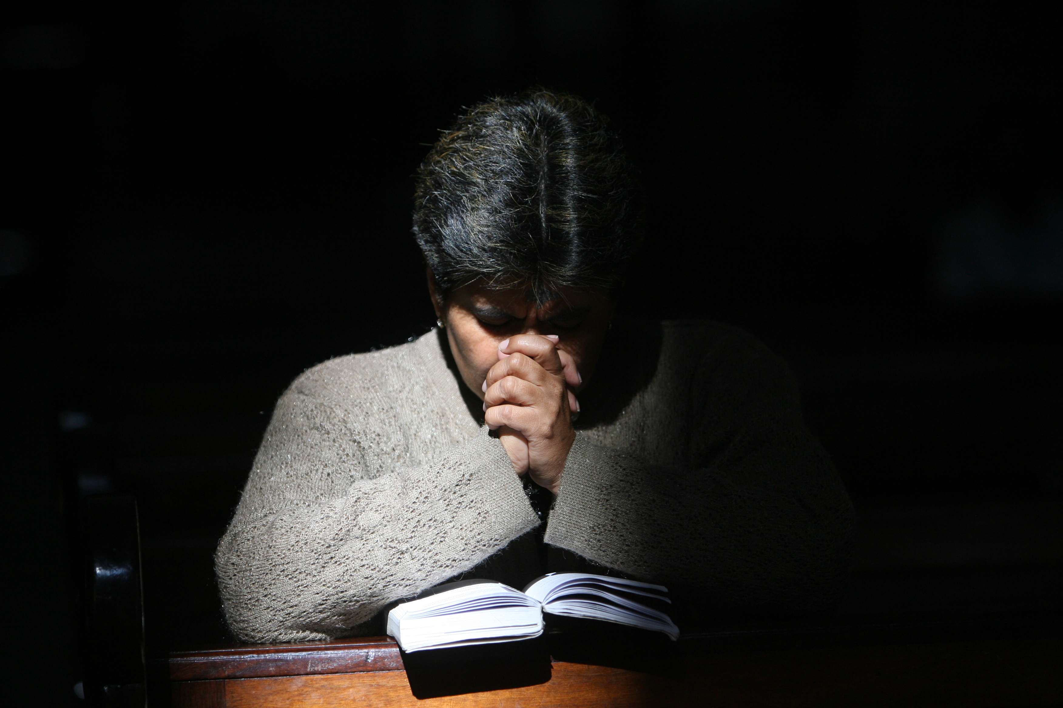 Los Guatemaltecos catolicos, celebran este miercoles de ceniza, el inicio a la Semana santa, en la iglesia Catedral, con una misa con motivo de inicios de la cuaresma. Fotografia Esbin Garcia