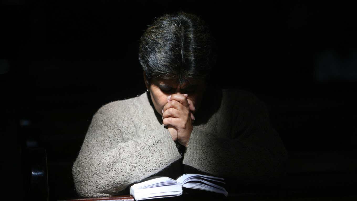 Los Guatemaltecos catolicos, celebran este miercoles de ceniza, el inicio a la Semana santa, en la iglesia Catedral, con una misa con motivo de inicios de la cuaresma. Fotografia Esbin Garcia