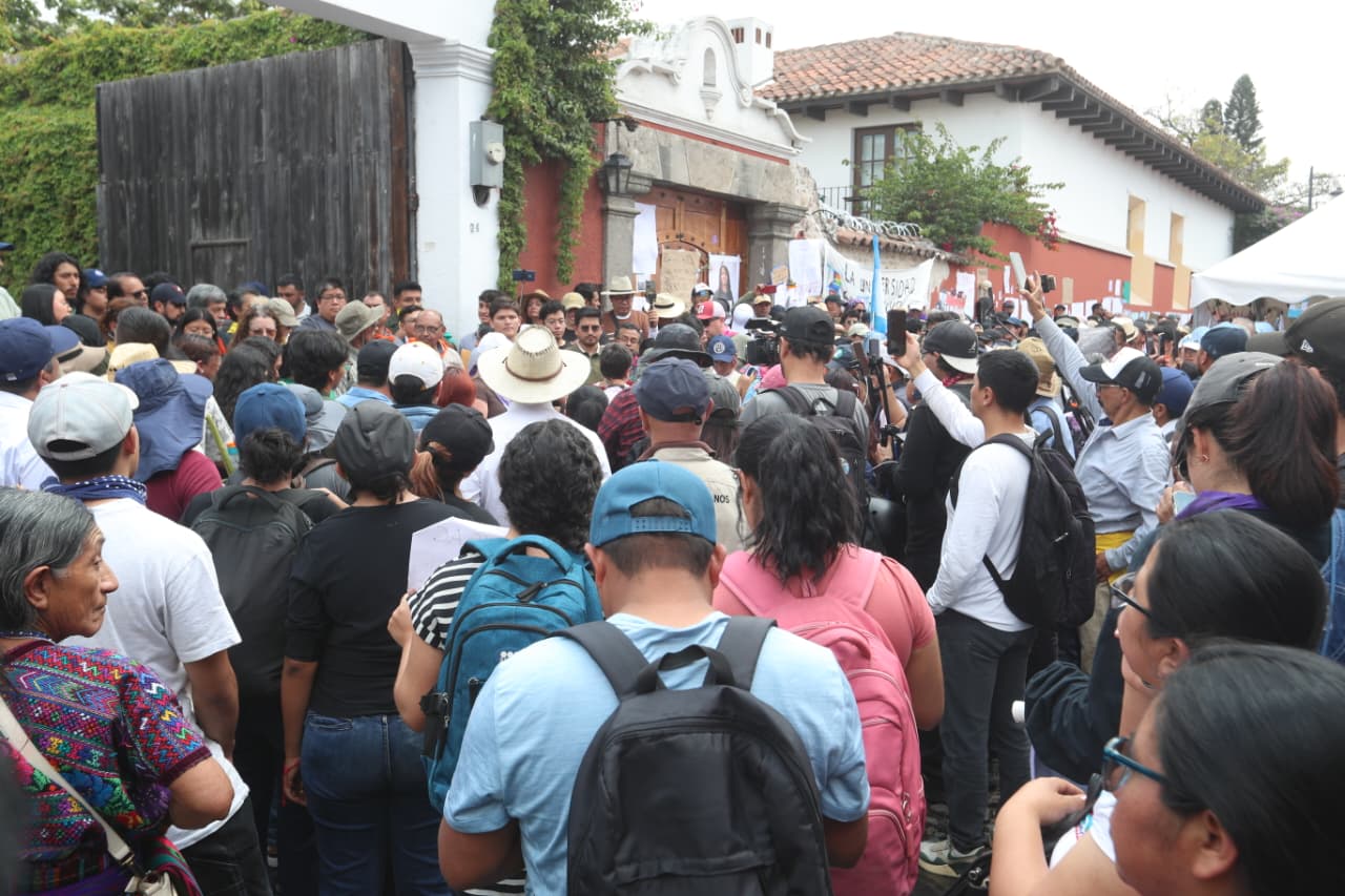 PROTESTA TENSA EN ANTIGUA. ELECIÓN USAC