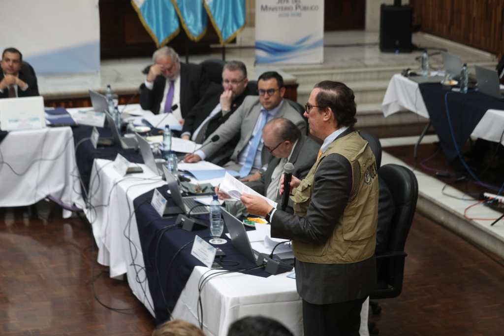 Representante de la OEA expone ante Comisión de Postulación durante sesión de evaluación de fiscal general