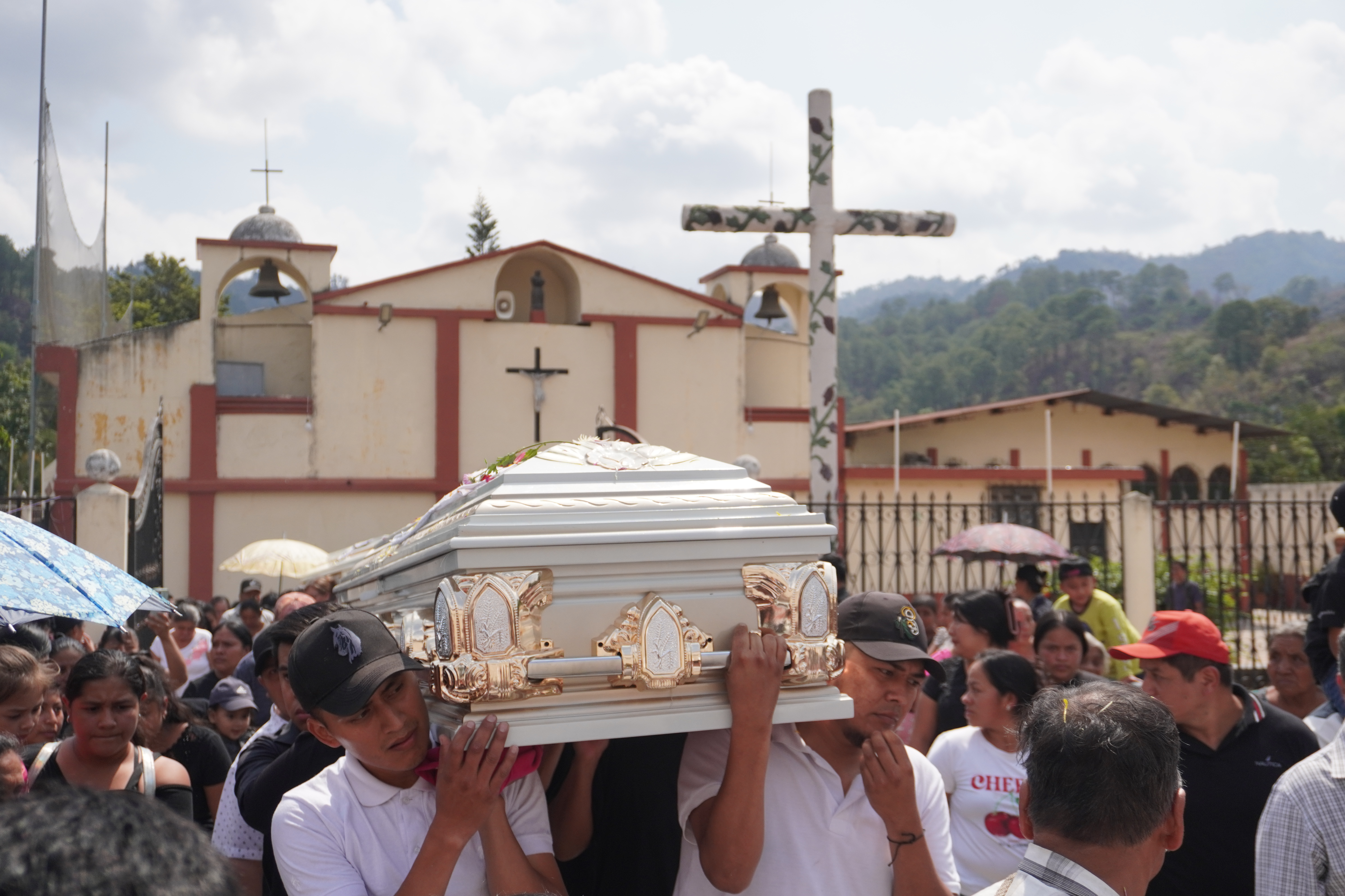 SEPELIO PAREJA ASESINADA CEVICHERÍA ZONA 6'
