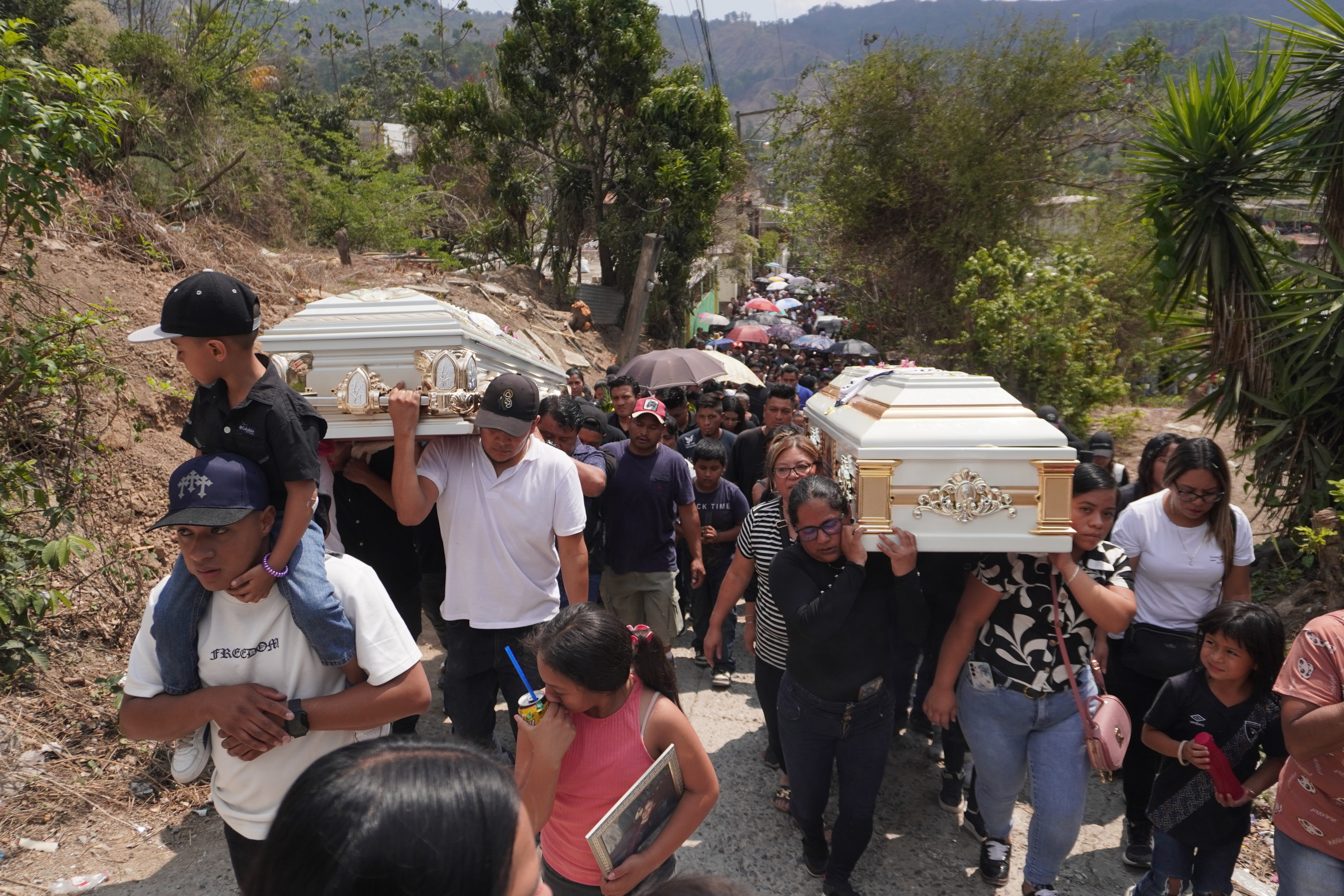 SEPELIO PAREJA ASESINADA CEVICHERÍA ZONA 6'