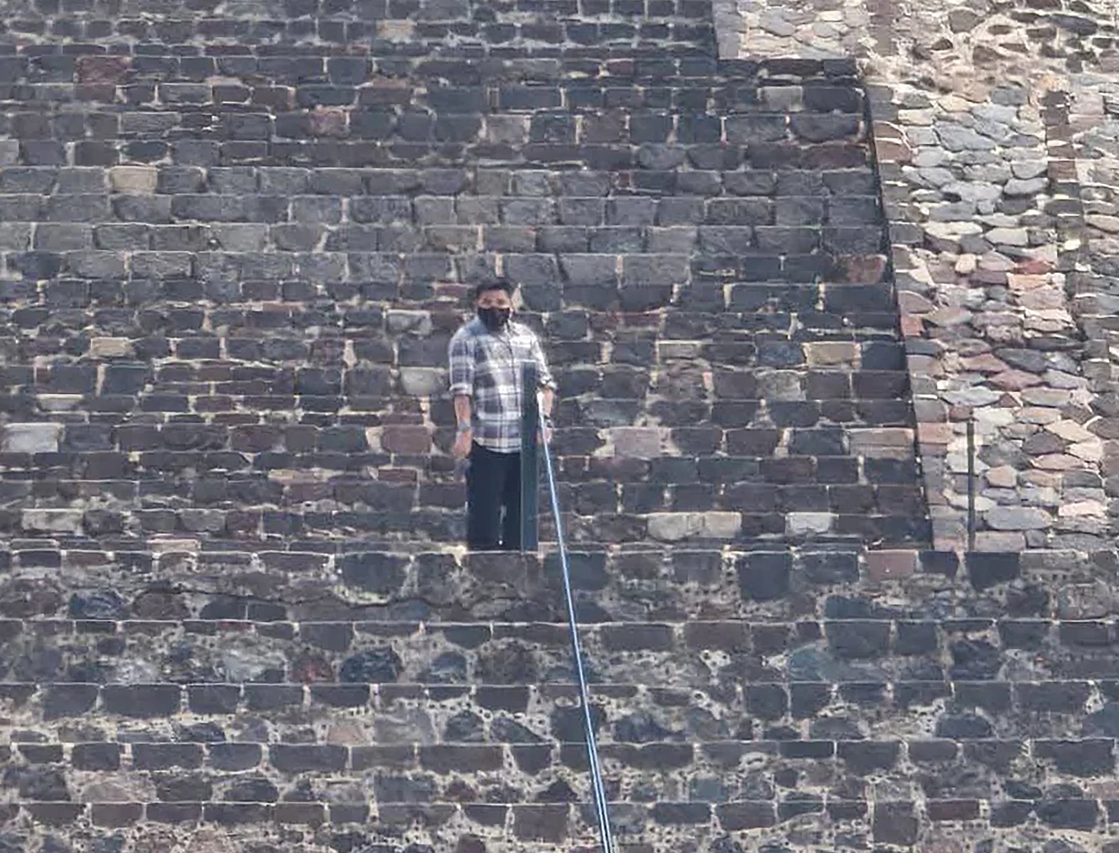 Identifican a joven mexicano como autor de tiroteo en Teotihuacán con víctimas extranjeras