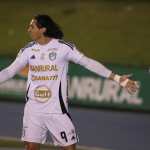 El delantero argentino Agustín Vuletich celebra tras anotar el único gol del encuentro. (Foto Prensa: Juan Diego González