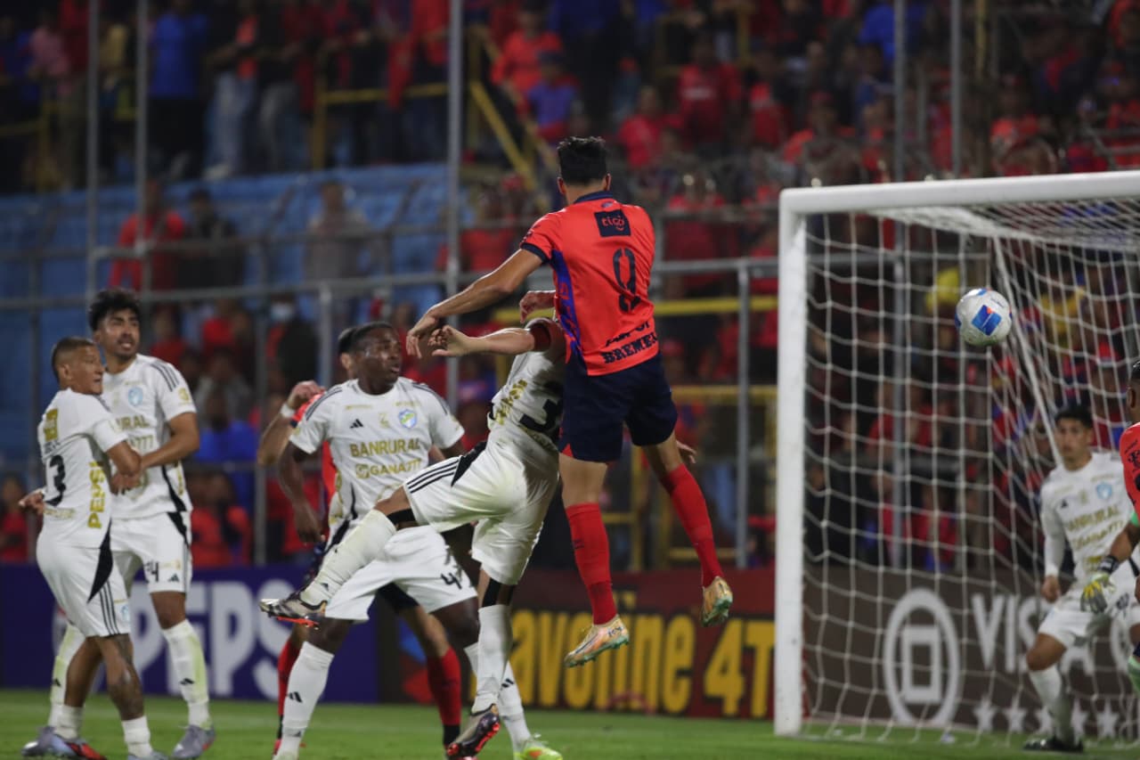 Video: Así fue el gol de José Carlos Martínez que dio la victoria a Municipal sobre Comunicaciones