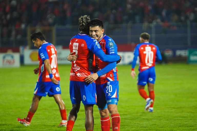 Xelajú MC golea a Achuapa, asume el liderato y confirma el primer descenso del Clausura 2