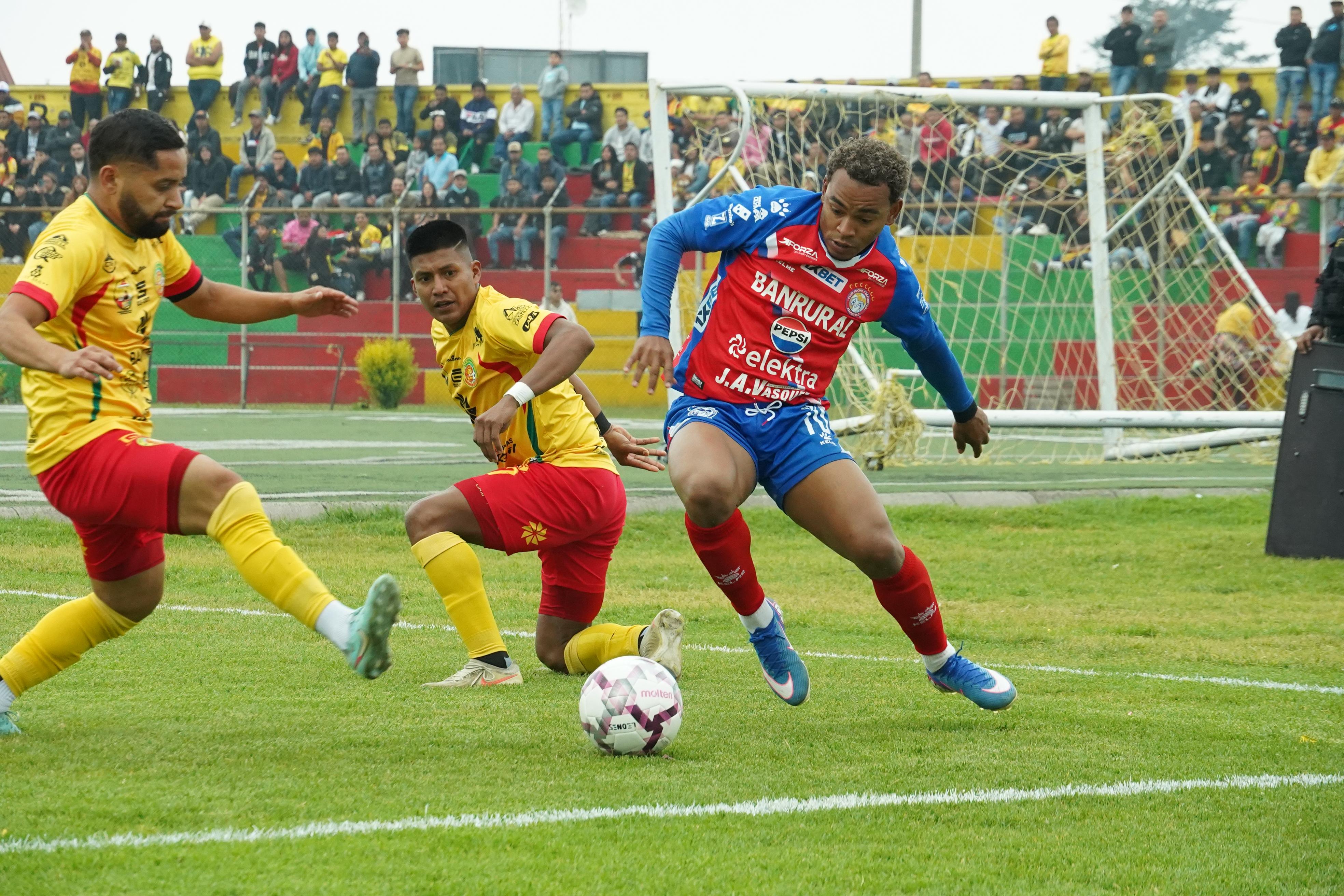 Marquense y Xelajú reparten puntos con empate 1-1 que deja la serie abierta