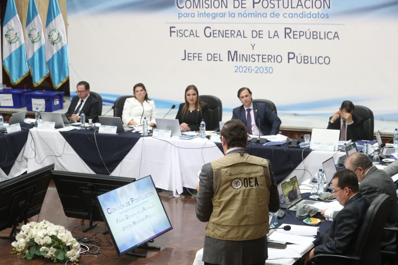 Representantes de la misión de la OEA participan en sesión de la Comisión de Postulación y presentan recomendaciones sobre el proceso para elegir fiscal general. (Foto Prensa Libre: Byron Baiza)