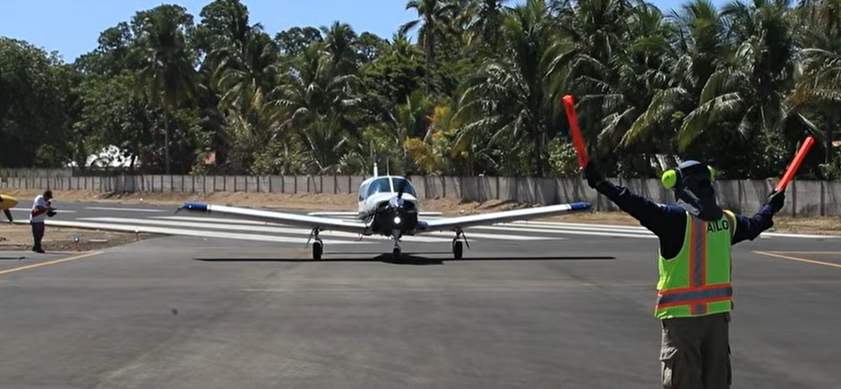 Qué implica y qué cambiará con la nueva política de cielos abiertos entre El Salvador y Guatemala