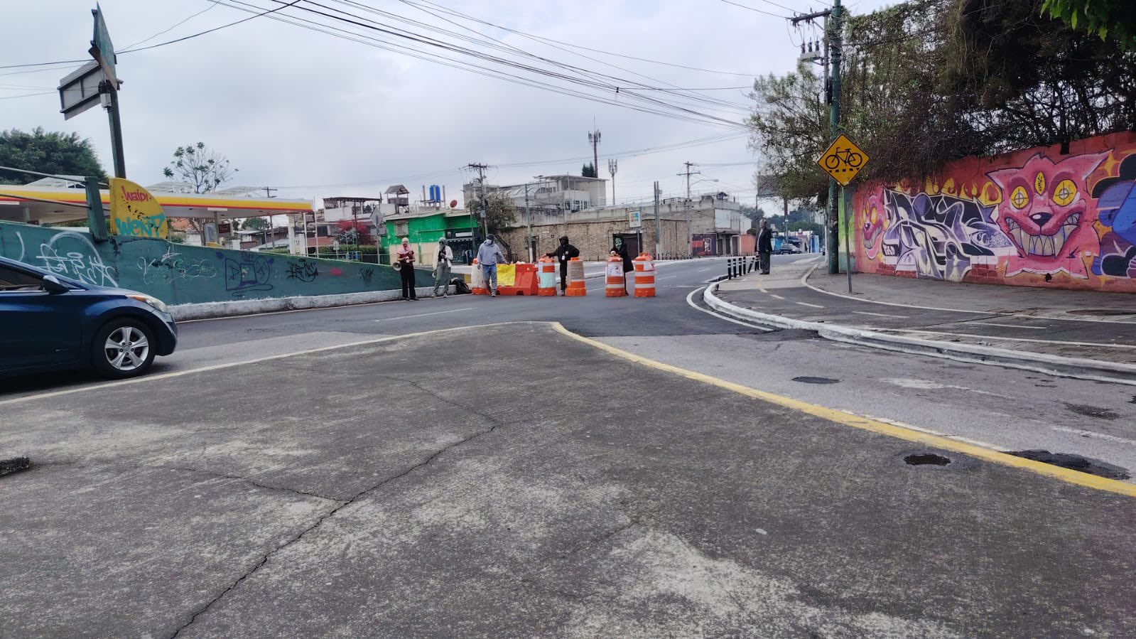 Bloqueo en la Universidad de San Carlos de Guatemala USAC por manifestación estudiantil o cierre de acceso vehicular en campus.