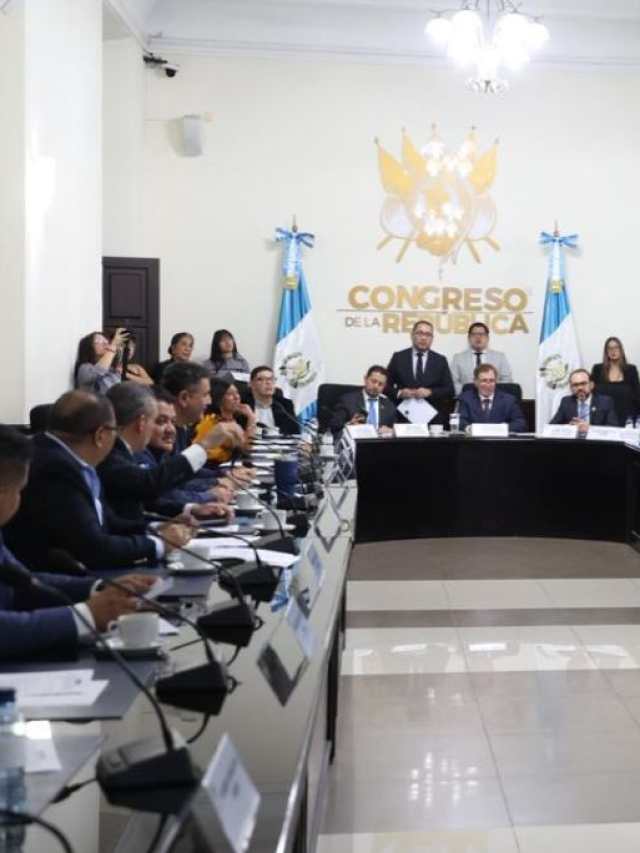 Alza de combustibles: Congreso sigue sin acuerdos ante advertencia de bloqueos
