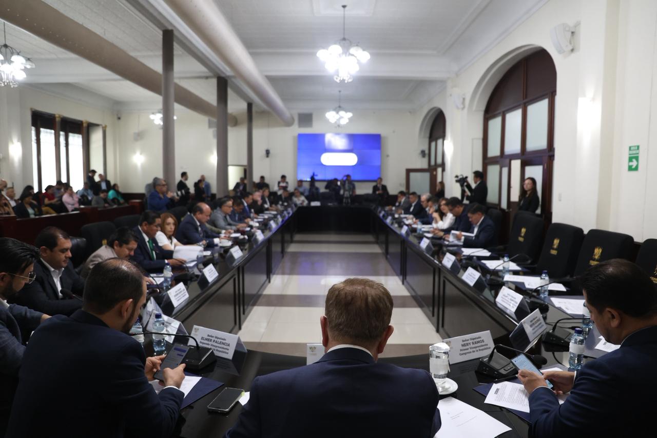 Congreso deja fuera por segunda semana la ley antilavado, y prioriza paquete de iniciativas dirigidas a excombatientes