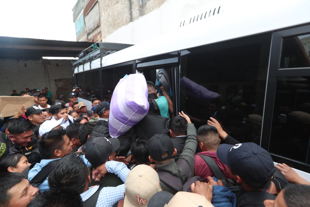 microbuses Cobán alza pasaje Semana Santa