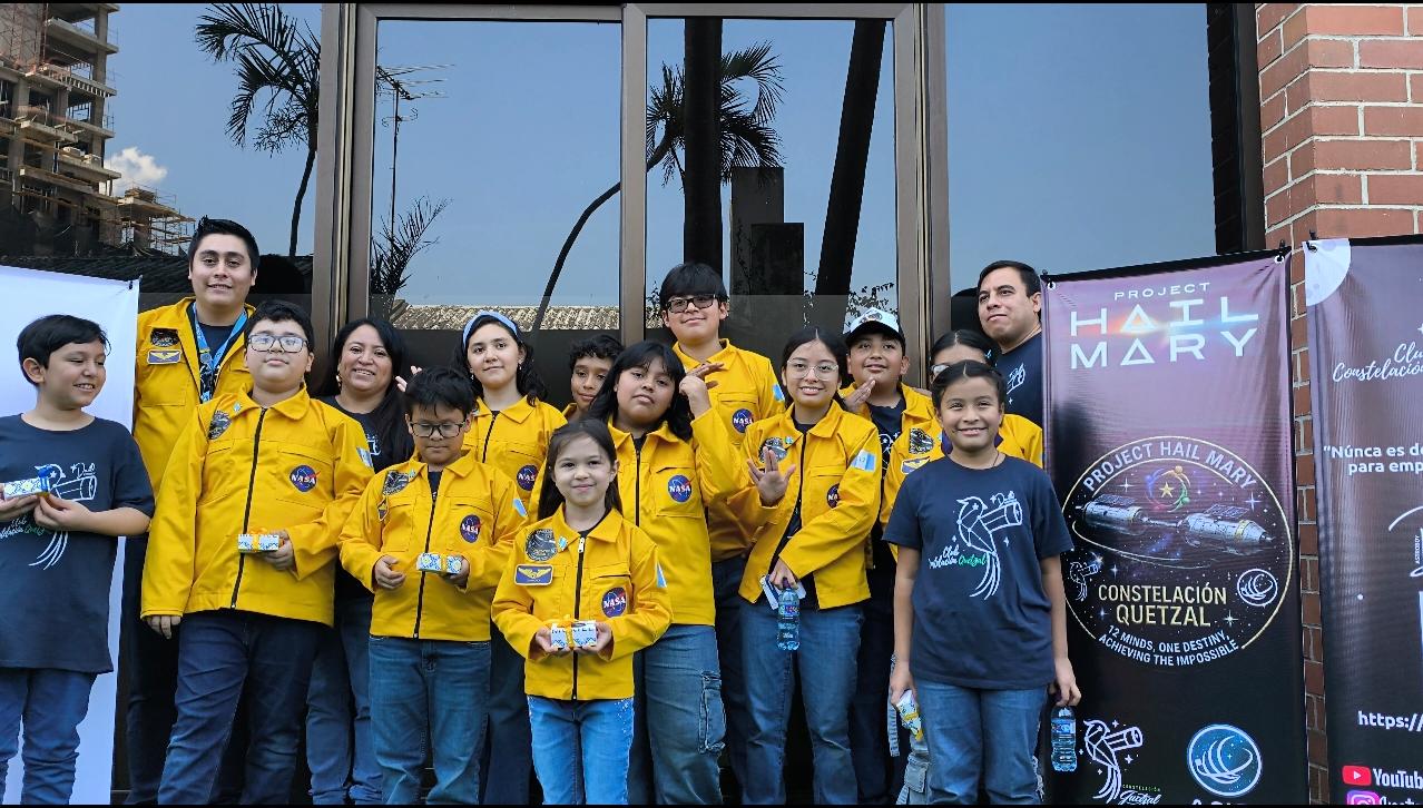 David López y grupo de estudiantes competirán en desafío espacial internacional