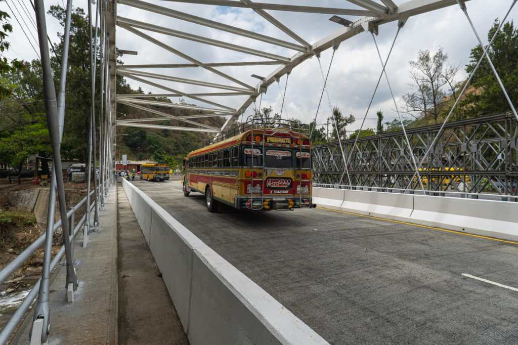 Desde este 1 de abril, el puente Villalobos 1 permite el paso en dos carriles hacia la ruta al Pacífico, sustituyendo el puente provisional.