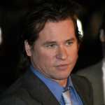 La imagen de Val Kilmer fue recreada con inteligencia artificial para que interpretara al padre Fintan en la película. (Foto Prensa Libre: Shutterstock)