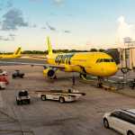 El Gobierno de Estados Unidos analiza un posible rescate financiero de Spirit Airlines mediante un préstamo millonario a cambio de participación estatal, en medio de la crisis que enfrenta la aerolínea de bajo costo. (Foto: Prensa Libre, Shutterstock).