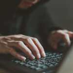 Equipos internos del Laboratorio Nacional de Salud fueron afectados por un ataque informático que provocó la encriptación de archivos, sin comprometer datos sensibles, según autoridades..Foto Prensa Libre: Shutterstock)