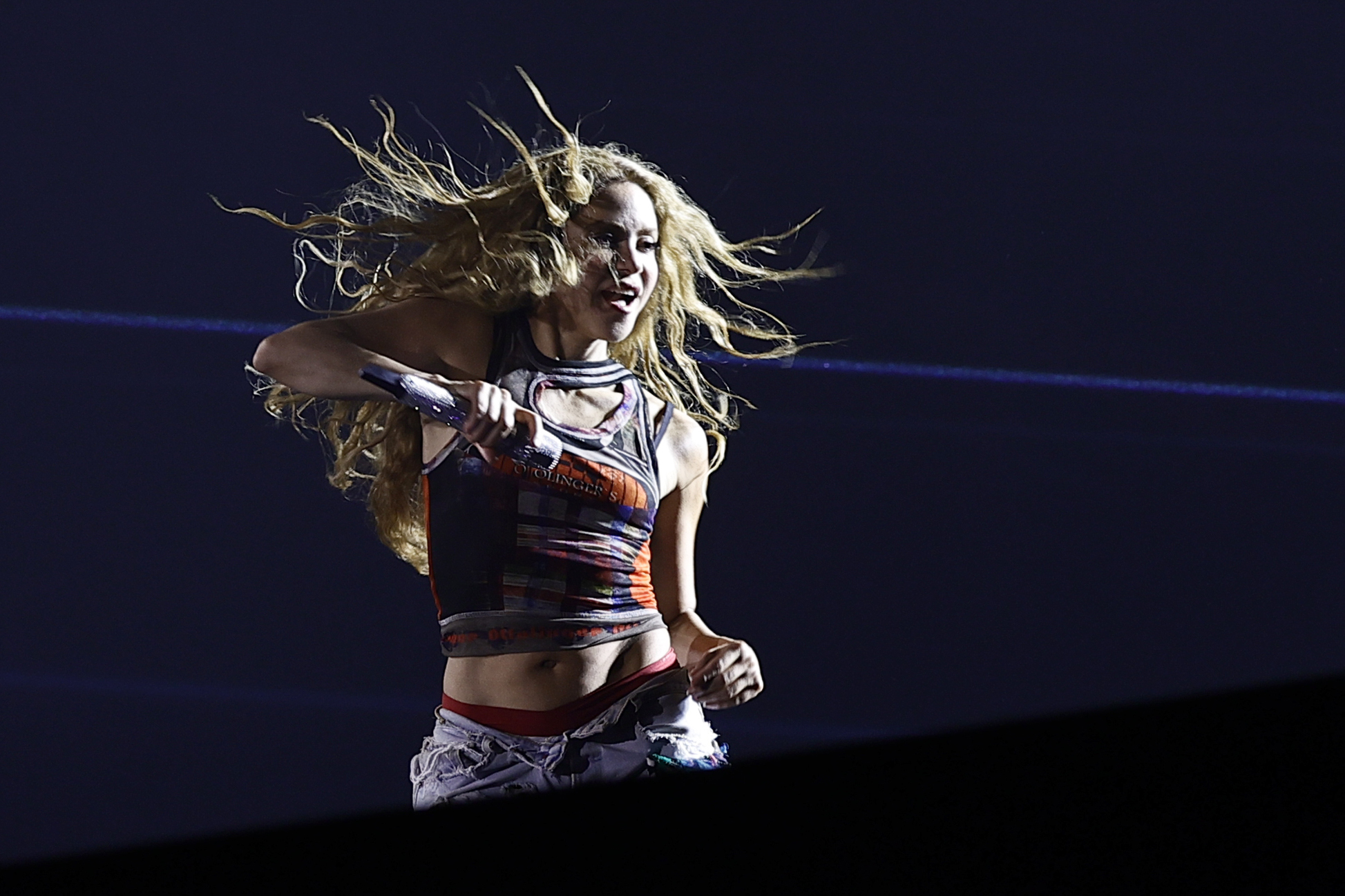 La cantante colombiana Shakira baila durante un ensayo previo al concierto del 2 de mayo, este viernes en Río de Janeiro (Brasil). (Foto Prensa Libre: EFE)