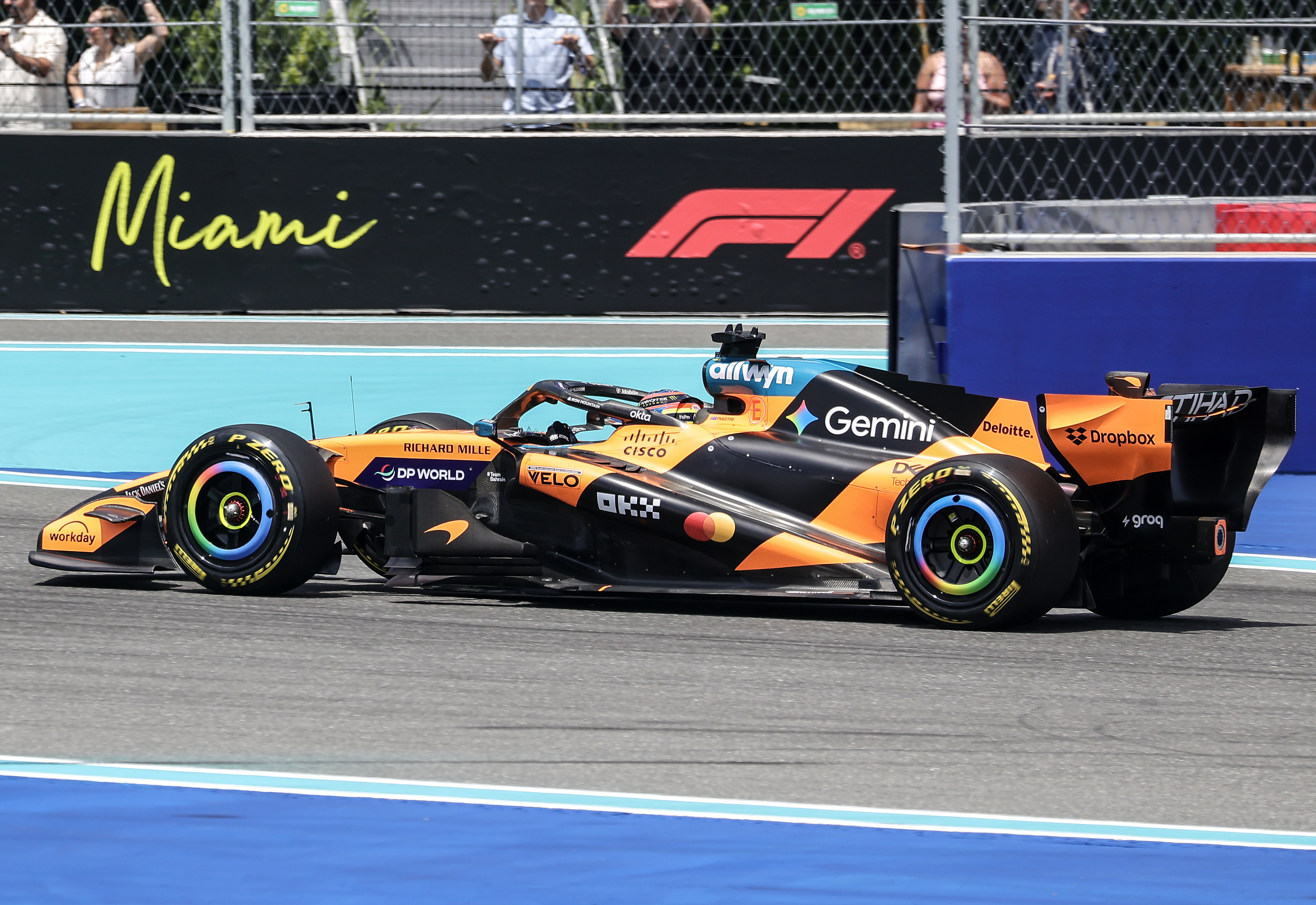 MIAMI GARDENS (United States), 02/05/2026.- McLaren driver Oscar Piastri of Australia competes in the Sprint race at the Miami International Autodrome in Miami Gardens, Florida, USA, 02 May 2026. The 2026 Formula 1 Miami Grand Prix will be held on 03 May. (Fórmula Uno) EFE/EPA/CRISTOBAL HERRERA-ULASHKEVICH