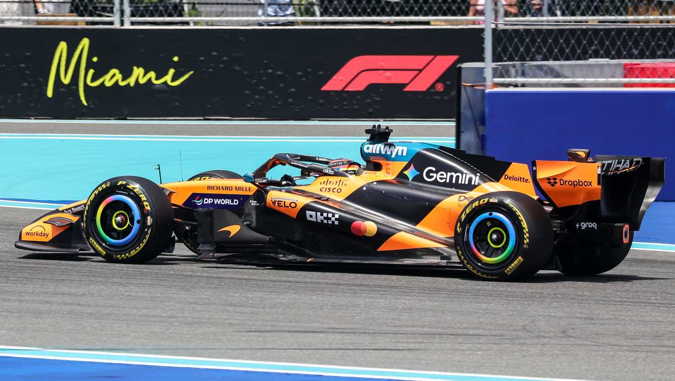 MIAMI GARDENS (United States), 02/05/2026.- McLaren driver Oscar Piastri of Australia competes in the Sprint race at the Miami International Autodrome in Miami Gardens, Florida, USA, 02 May 2026. The 2026 Formula 1 Miami Grand Prix will be held on 03 May. (Fórmula Uno) EFE/EPA/CRISTOBAL HERRERA-ULASHKEVICH
