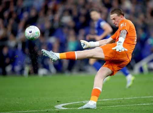 LIVERPOOL (United Kingdom), 04/05/2026.- Everton goalkeeper Jordan Pickford in action during the English Premier League match Everton FC against Manchester City, in Liverpool, Britain, 04 May 2026. (Jordania, Reino Unido) EFE/EPA/ADAM VAUGHAN EDITORIAL USE ONLY. No use with unauthorized audio, video, data, fixture lists, club/league logos, 'live' services or NFTs. Online in-match use limited to 120 images, no video emulation. No use in betting, games or single club/league/player publications.