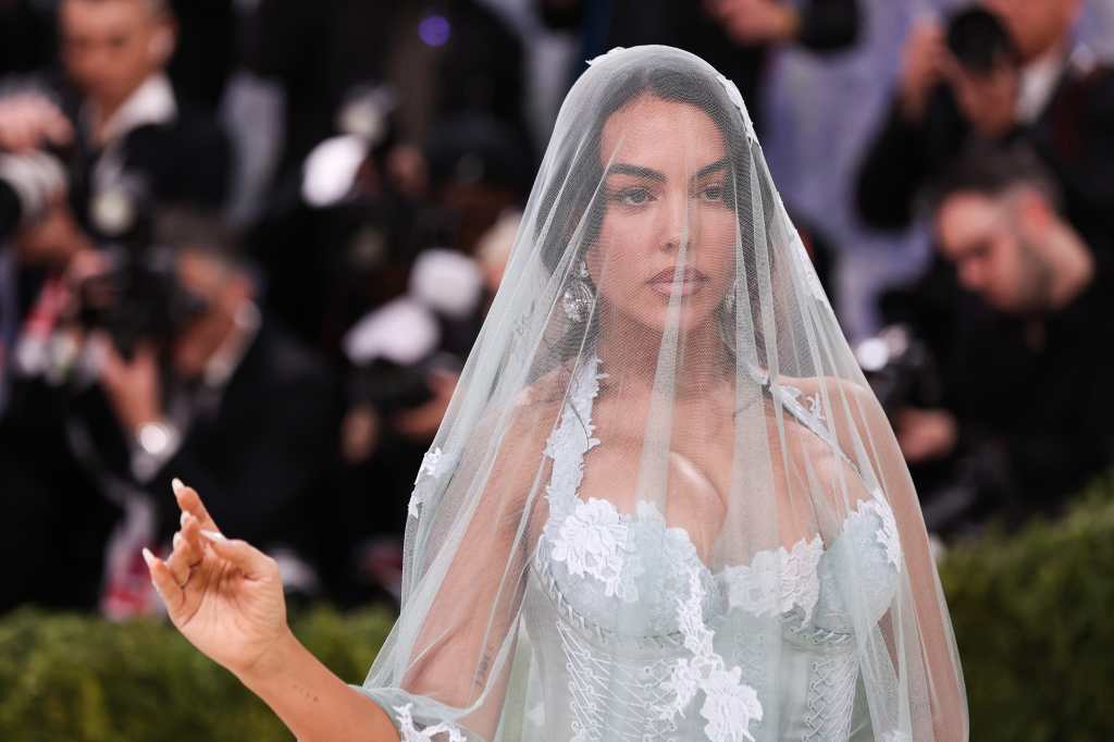 Artistas latinos en la Met Gala 2026: quiénes brillaron en Nueva York