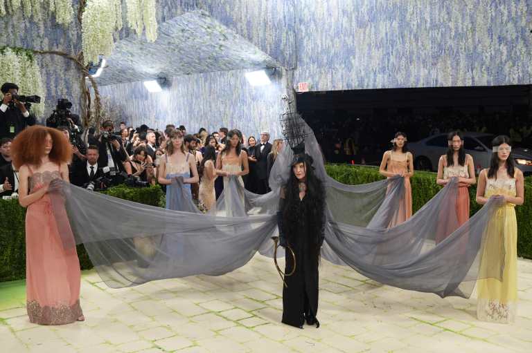 El tocado de Madonna en la Met Gala 2