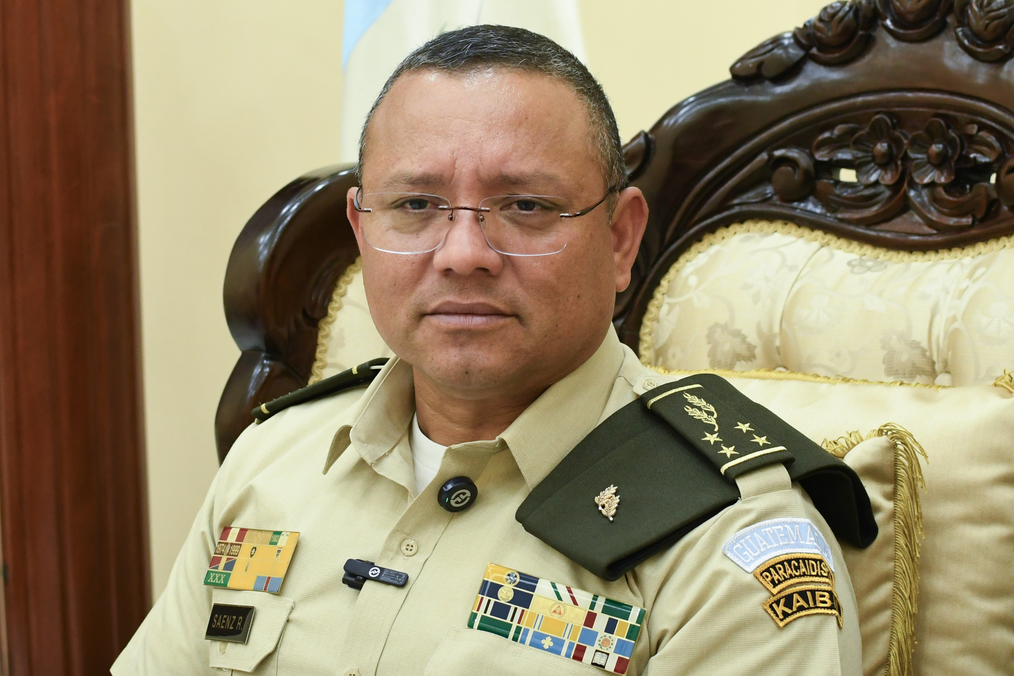 El ministro de la Defensa Nacional de Guatemala, Henry Sáenz Ramos, asegura que el Ejército del país centroamericano atraviesa un proceso de transformación orientado a profesionalizar la institución y, fundamentalmente, evitar la infiltración del crimen organizado en sus filas. (Foto Prensa Libre: EFE/ Alex Cruz). 