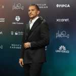 MEX2322. PLAYA DEL CARMEN (MÉXICO), 09/05/2026.- El actor brasileño André Lamoglia posa durante la alfombra roja de los Premios Platino 2026 este sábado, en Playa del Carmen en Quintana Roo (México). EFE/ Alonso Cupul